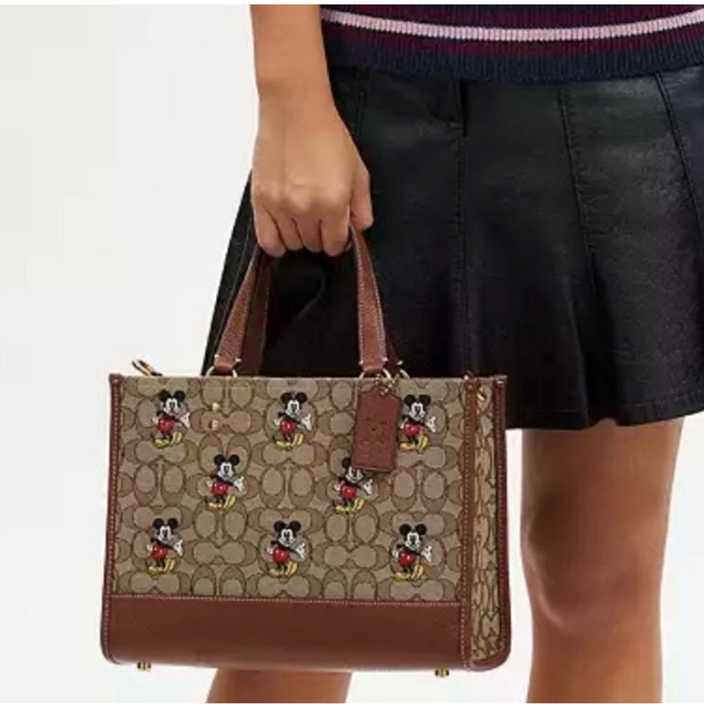 NWT Disney X Coach
Dempsey Carryall in Sig Jacquard
Mickey Mouse Msrp:$528 - Picture 6 of 13